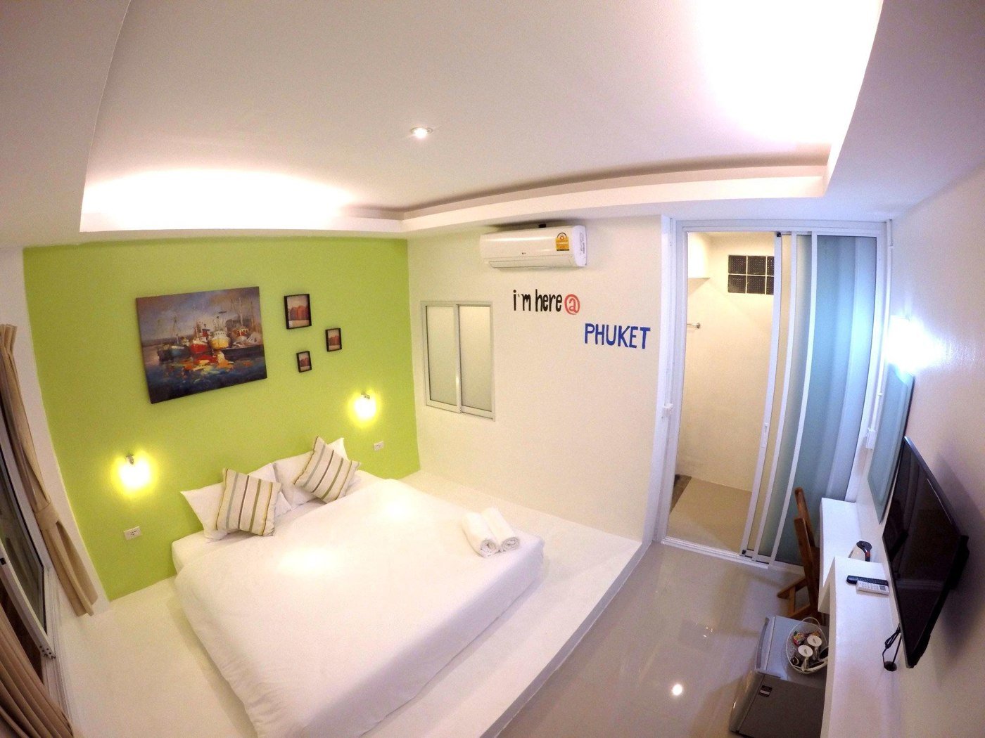 Double-bed room at At We Patong Guest House