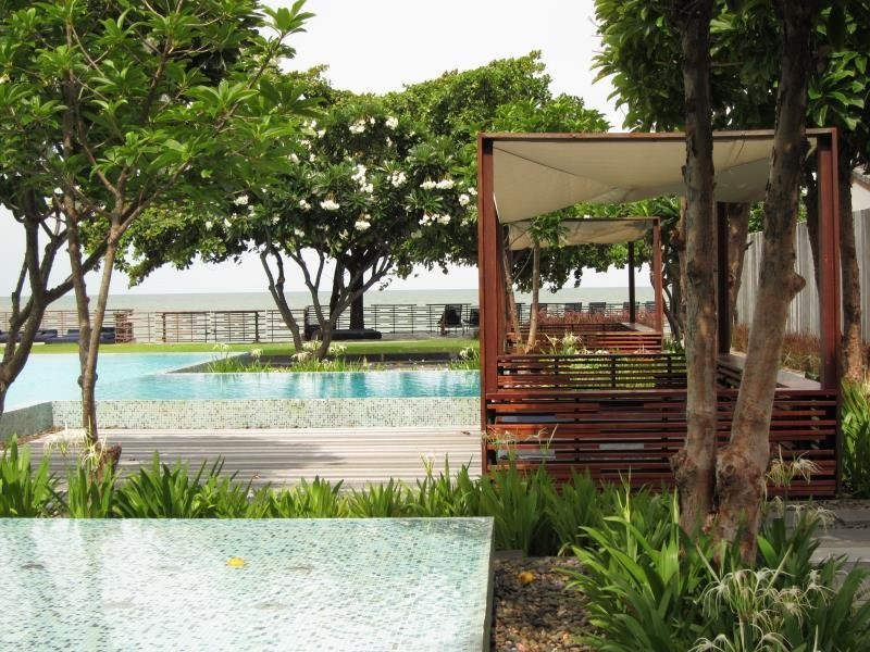 Poolside garden seating at Baan Sanpluem