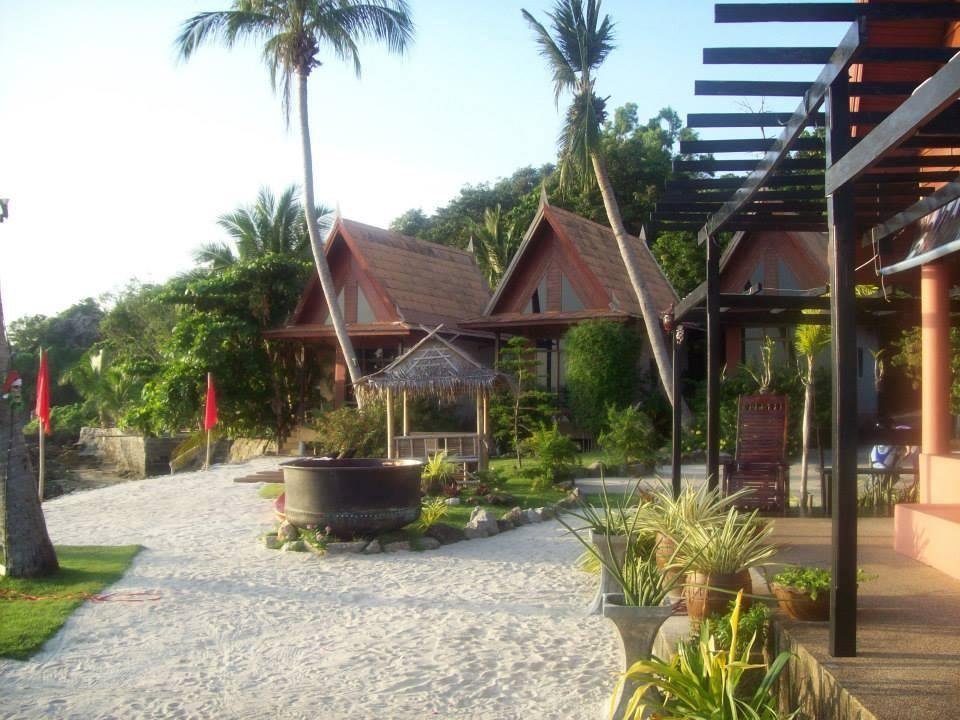 Garden paths and bungalow exteriors at Chills Resort