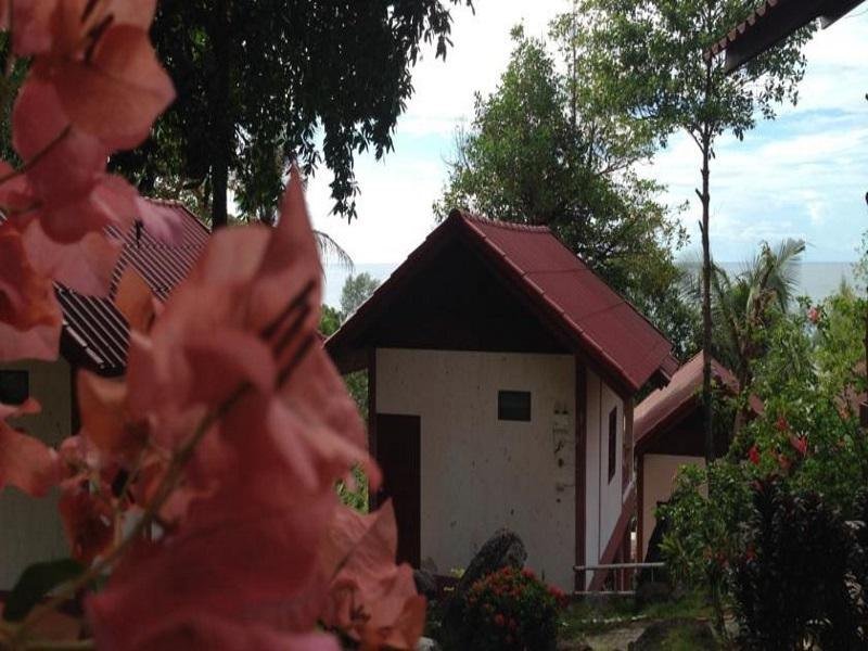 Garden and bungalow view at J.B. Hut Bungalows