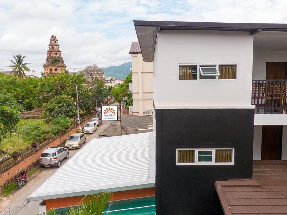 Building and neighbouring street viewed from Kaysorn Residence
