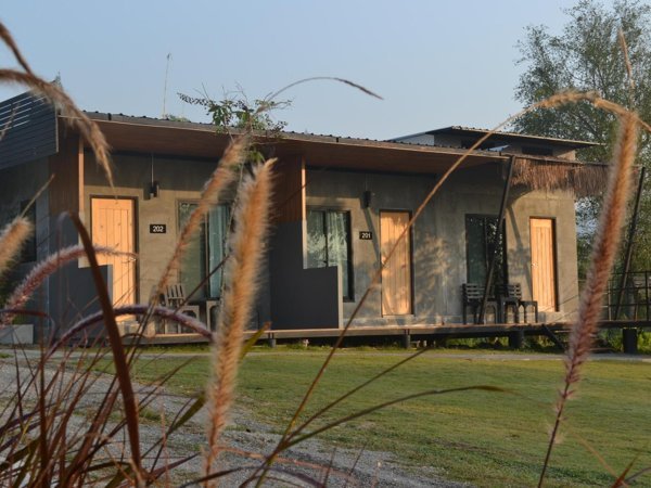 Loft Berry Resort accommodation exterior