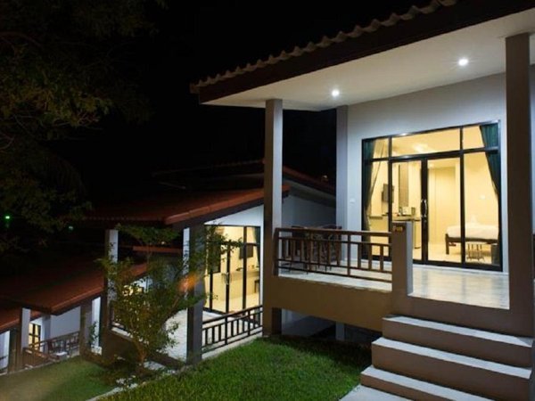 Illuminated garden villa at Sun Moon Star Resort Koh Phangan
